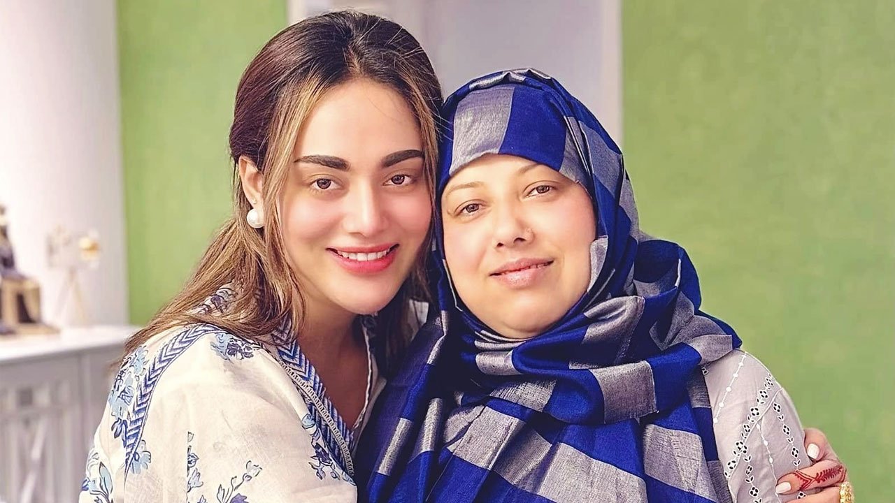 tama-mirza-and-her-mother-20251016200706