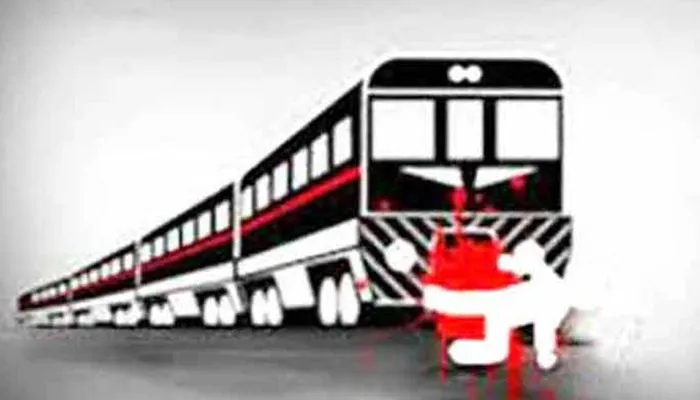 টিকটক করতে গিয়ে ট্রেনের ধাক্কায় যুবক নিহত