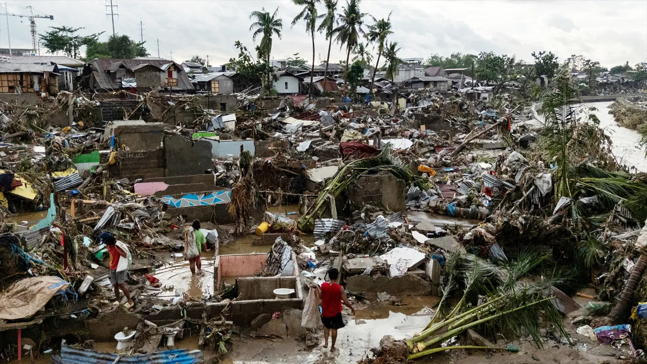 ফিলিপাইনের দিকে ধেয়ে যাচ্ছে আরেক টাইফুন