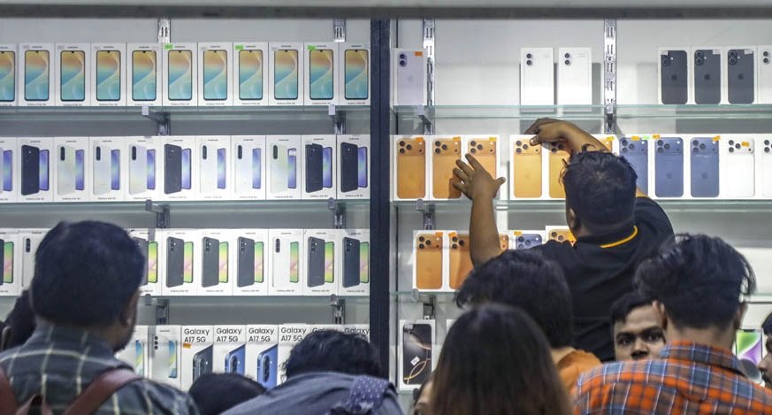 unofficial-mobile-phone-031225-044-1764865363