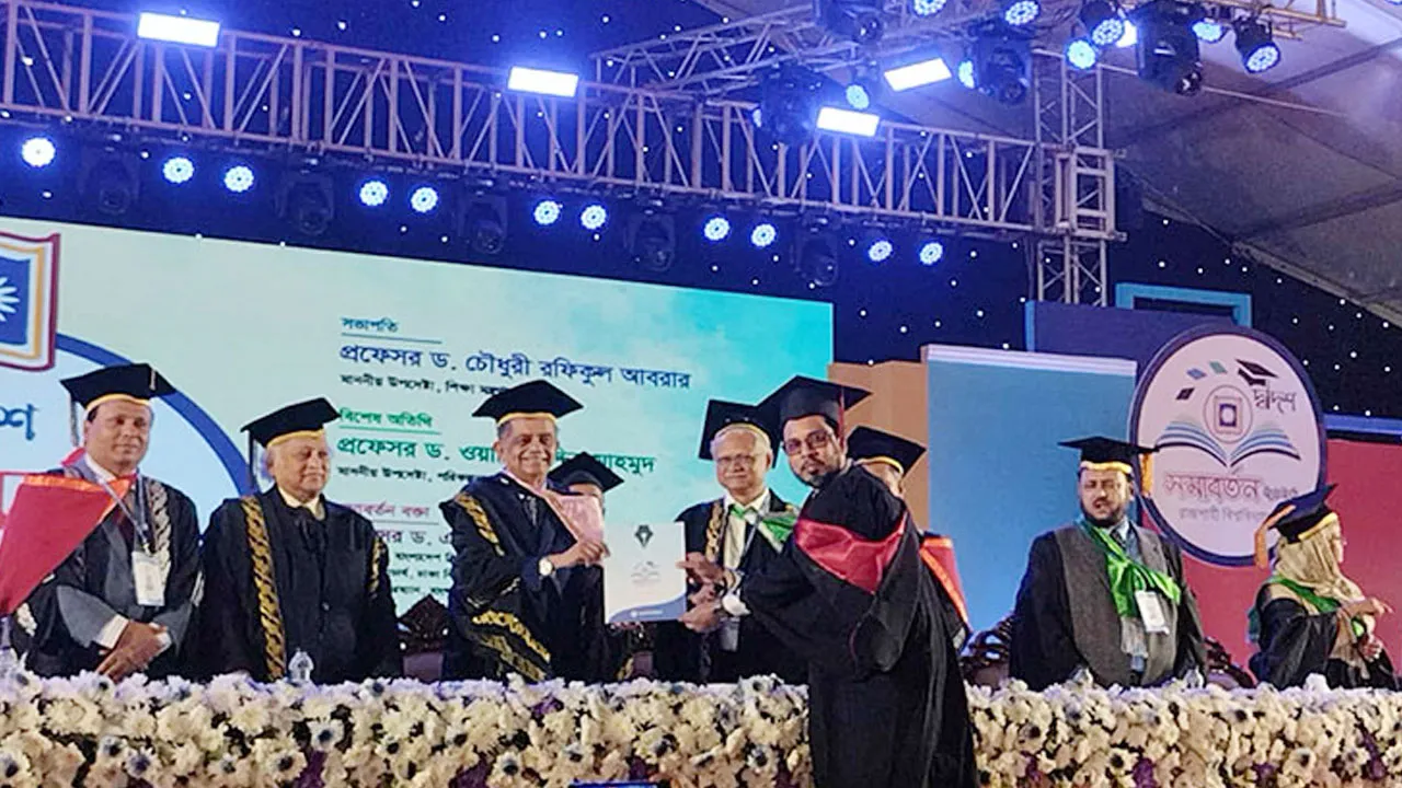 রাবিতে ১২তম সমাবর্তন উৎসবমুখর