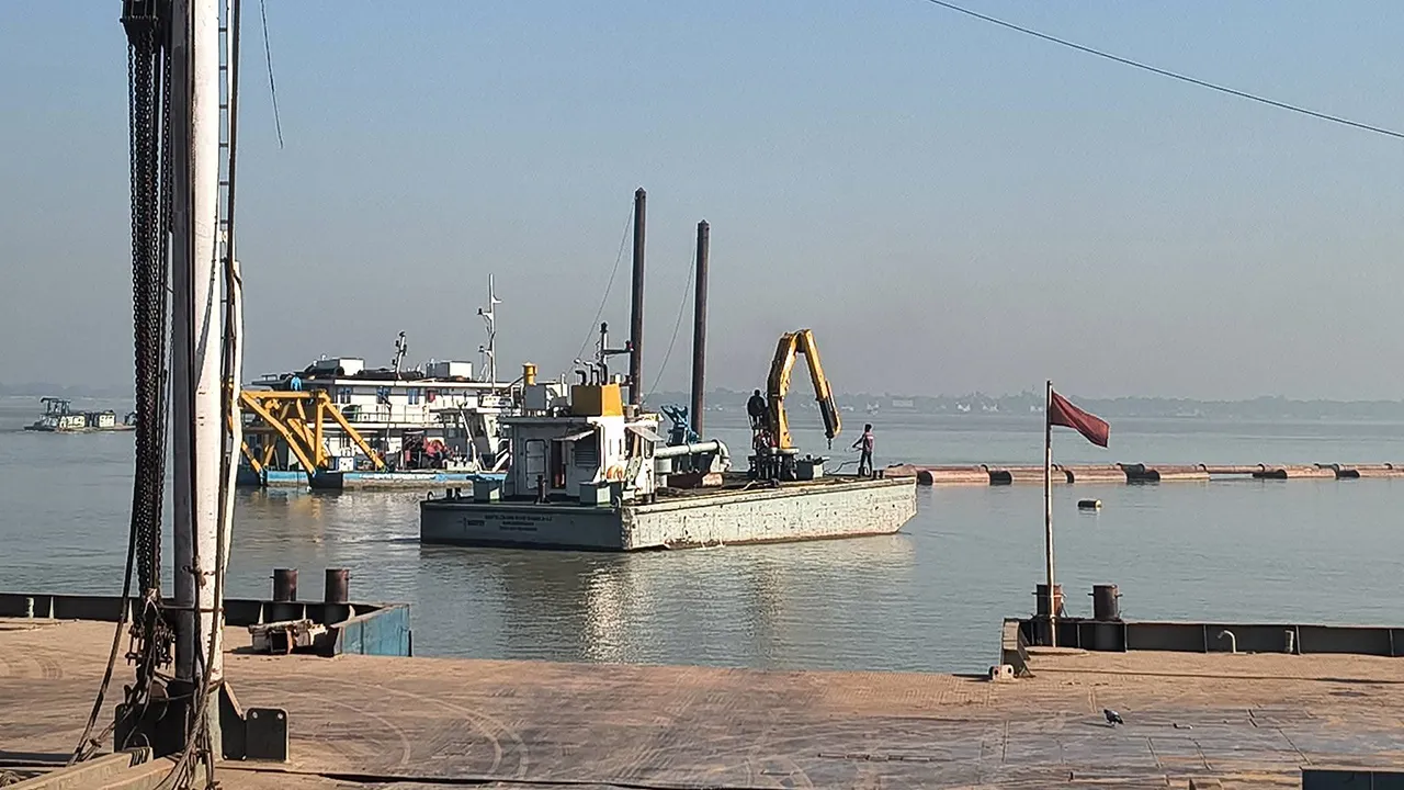 দৌলতদিয়ায় ৭ নম্বর ফেরিঘাট বন্ধ