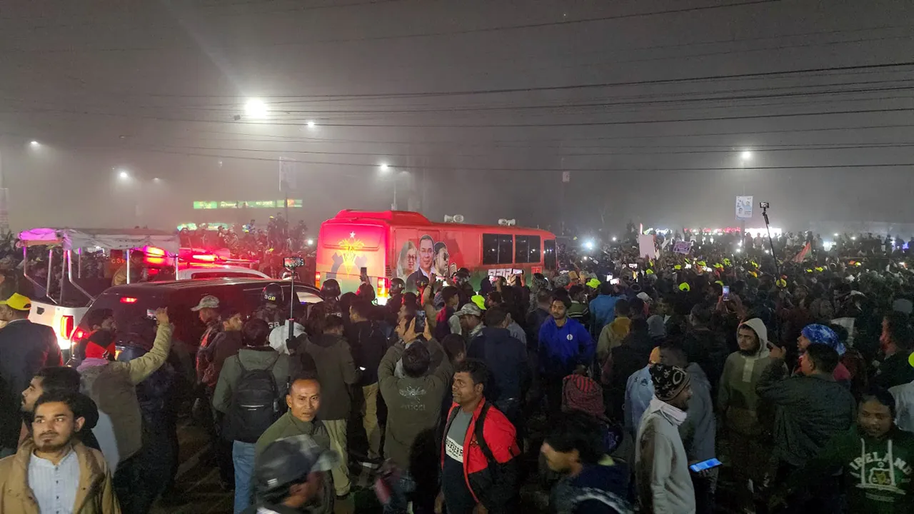 স্মৃতিসৌধে শ্রদ্ধা শেষে ফিরলেন তারেক