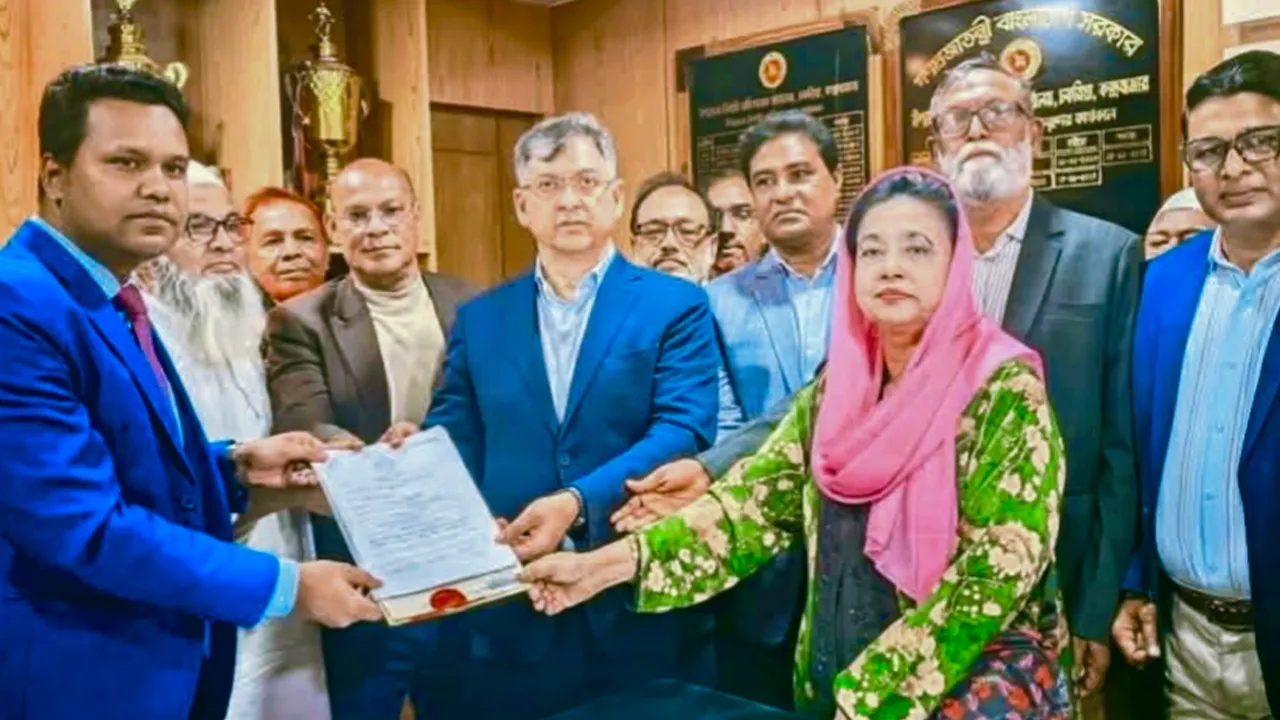 কক্সবাজারে মনোনয়ন দাখিলে প্রথম সালাহউদ্দিন